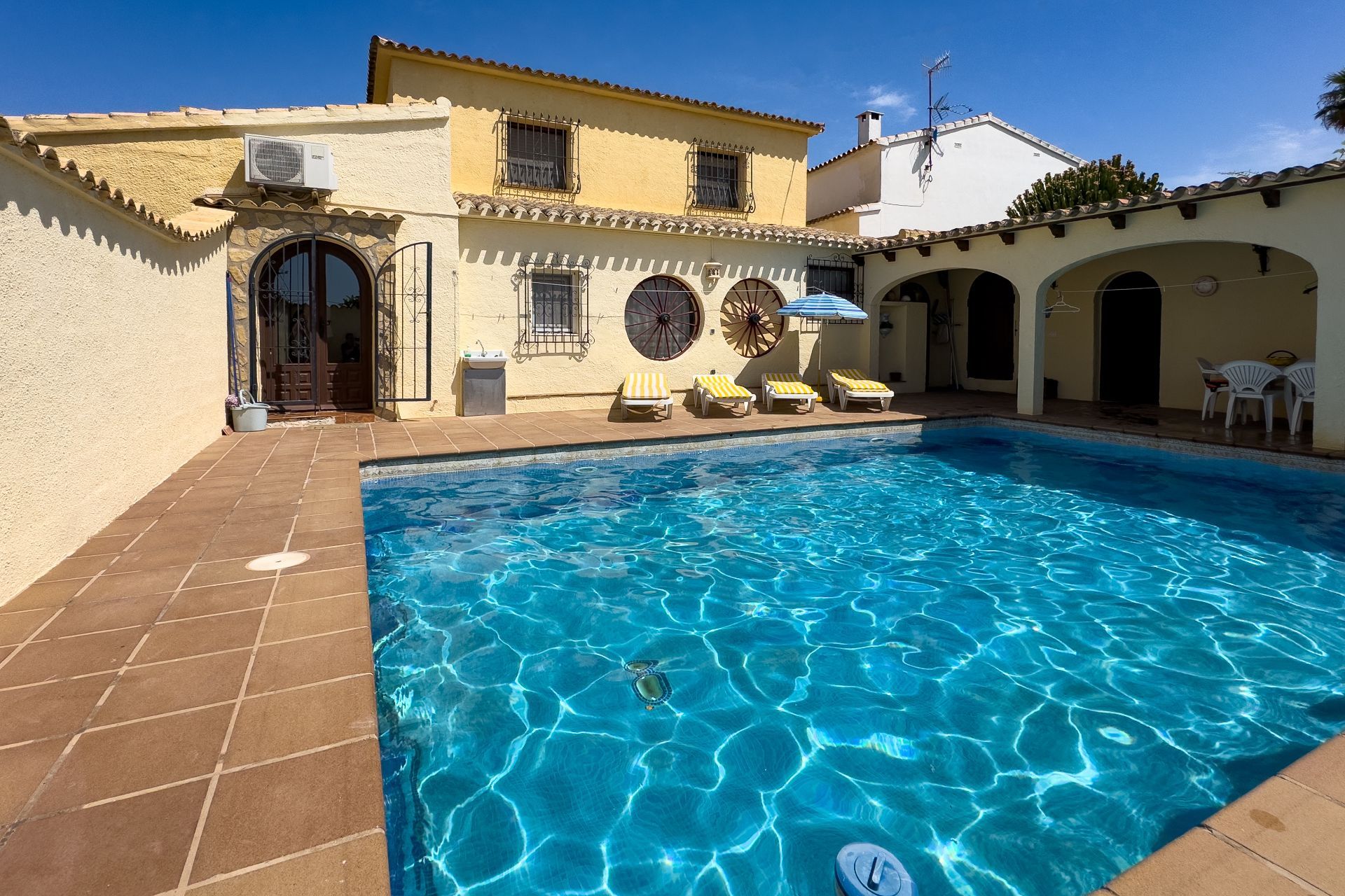 Traditional Villa for Sale in Benissa
