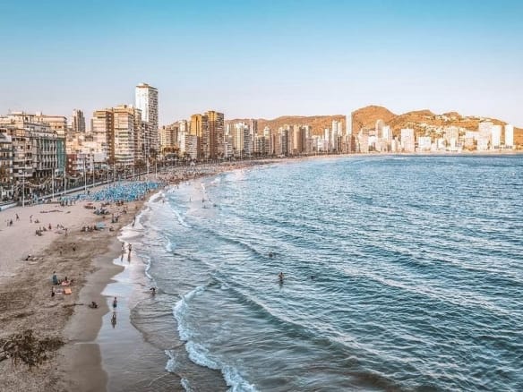 Auberge Commerciale à Vendre au Centre de Benidorm