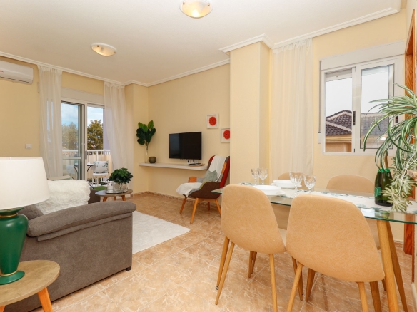 Apartamento con Vista Panorámica Central en Torrevieja