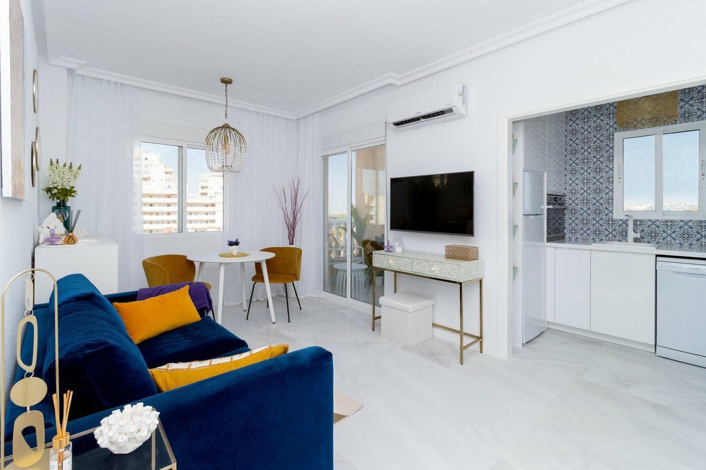 1 Bedroom Apartment with Pool View in Torrevieja