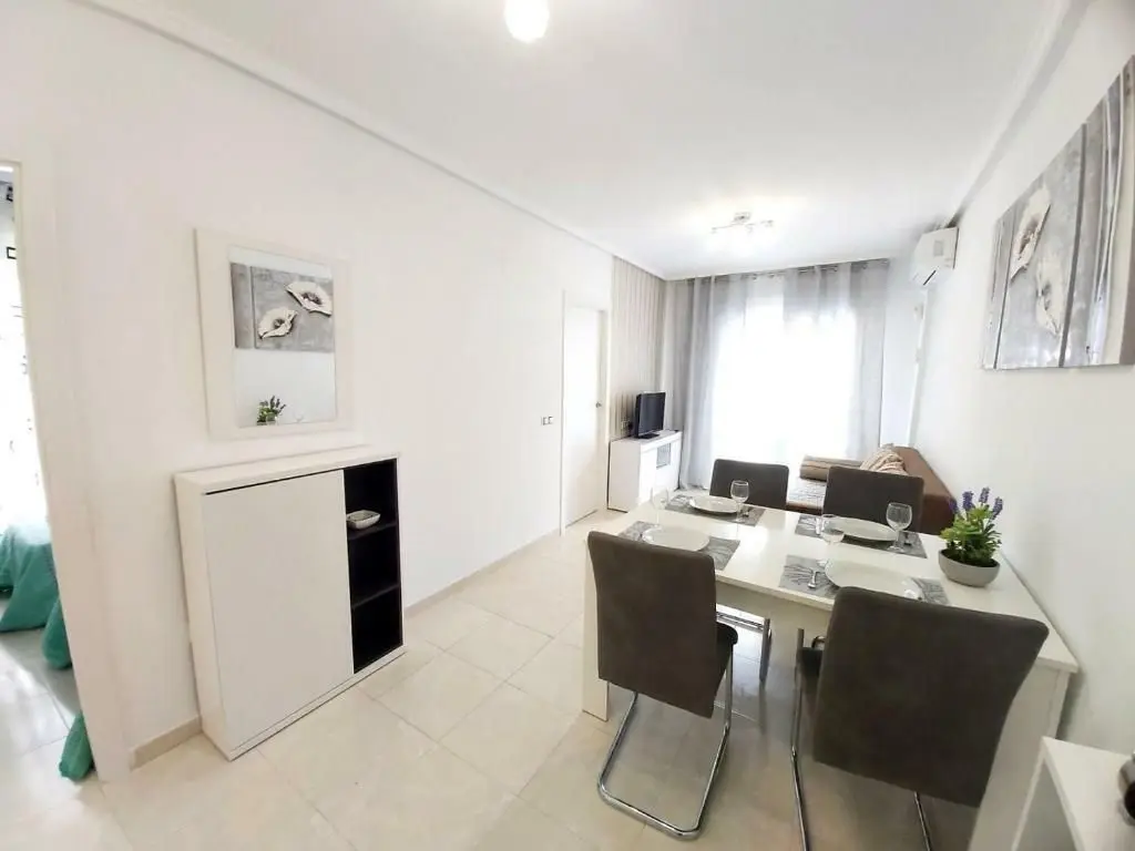 Brokla Realty (2) Mieszkanie z licencją turystyczną w Torrevieja, umeblowane – zdjęcie 2