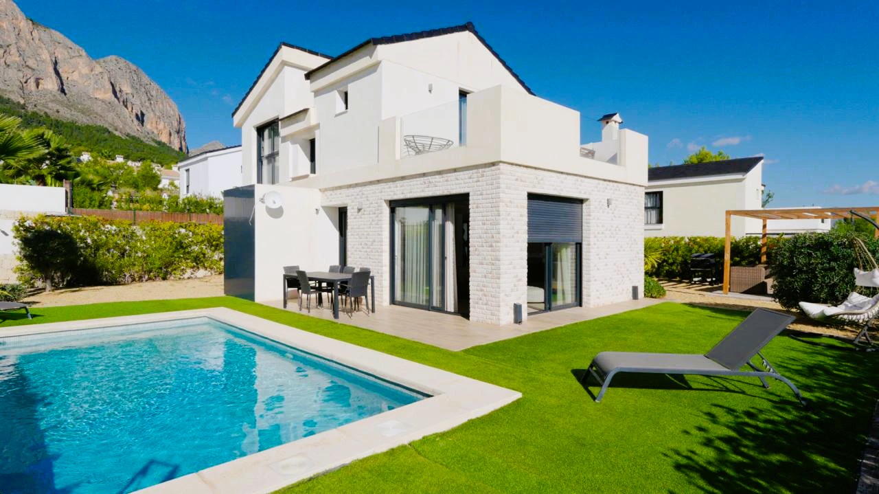 Modern Villa for Sale in Polop Alicante