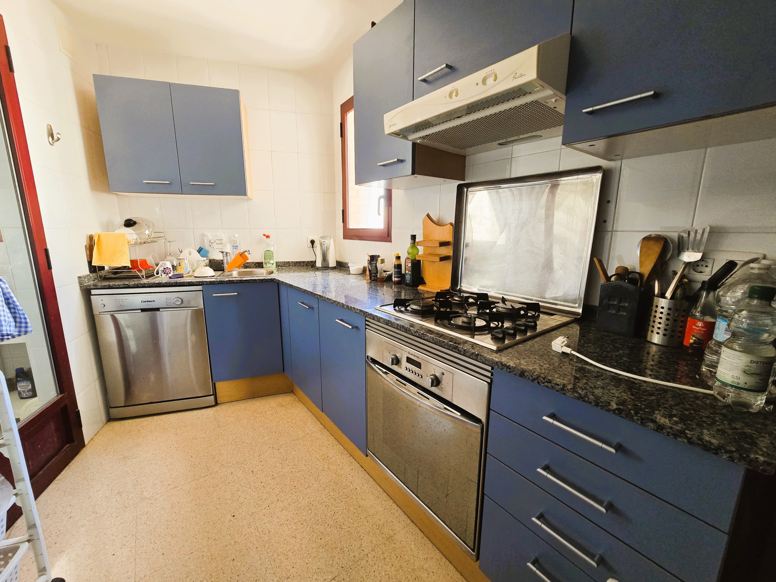 Апартаменты-рядом-с-пляжем-Поньенте-и-Ла-Кала-Бенидорм-01