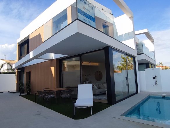 Luxury Villa for Sale in Torre de la Horadada