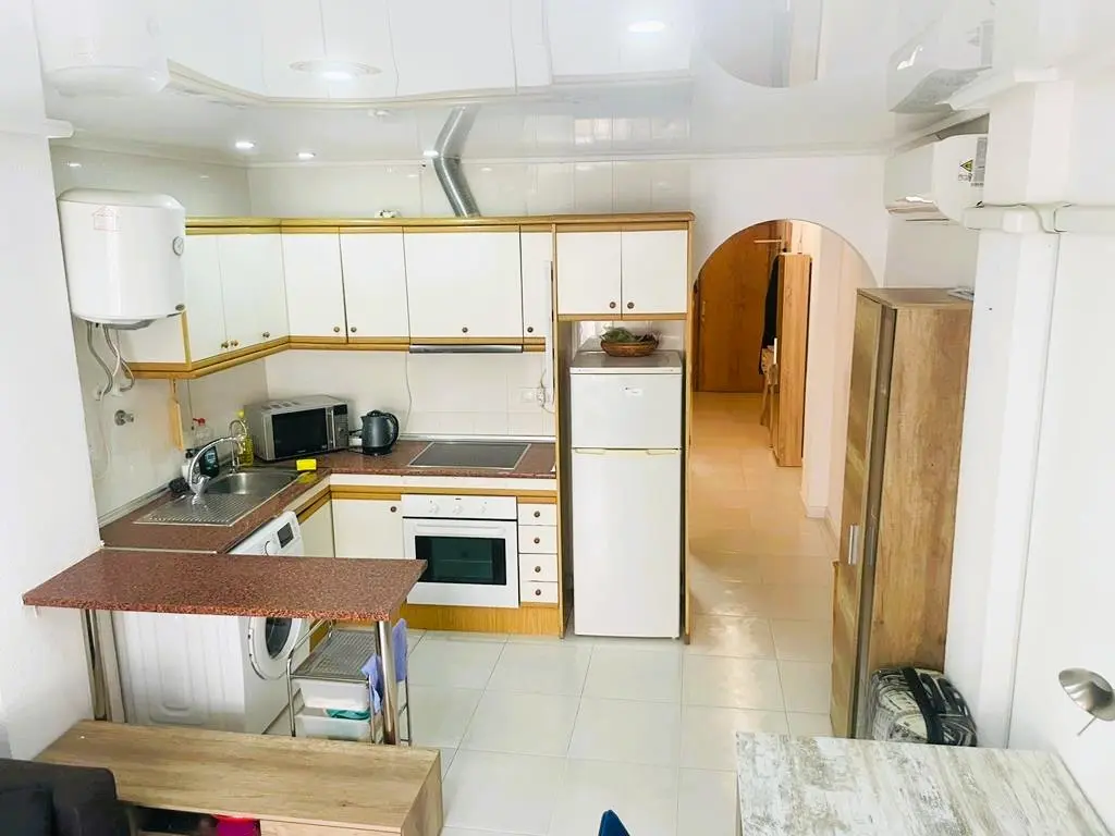 apartament na sprzedaż w Torrevieja, Alicante, Costa Blanca-11 Mieszkanie w Playa de los Locos Torrevieja – urocze lokum na sprzedaż – zdjęcie 12