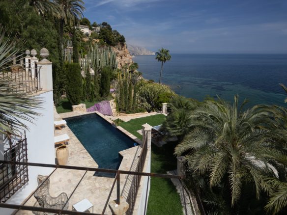 Frontline villa for sale in Altea