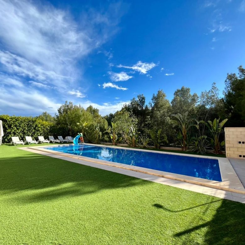 4 bedroom villa for sale in La Nucia – pool and lawn