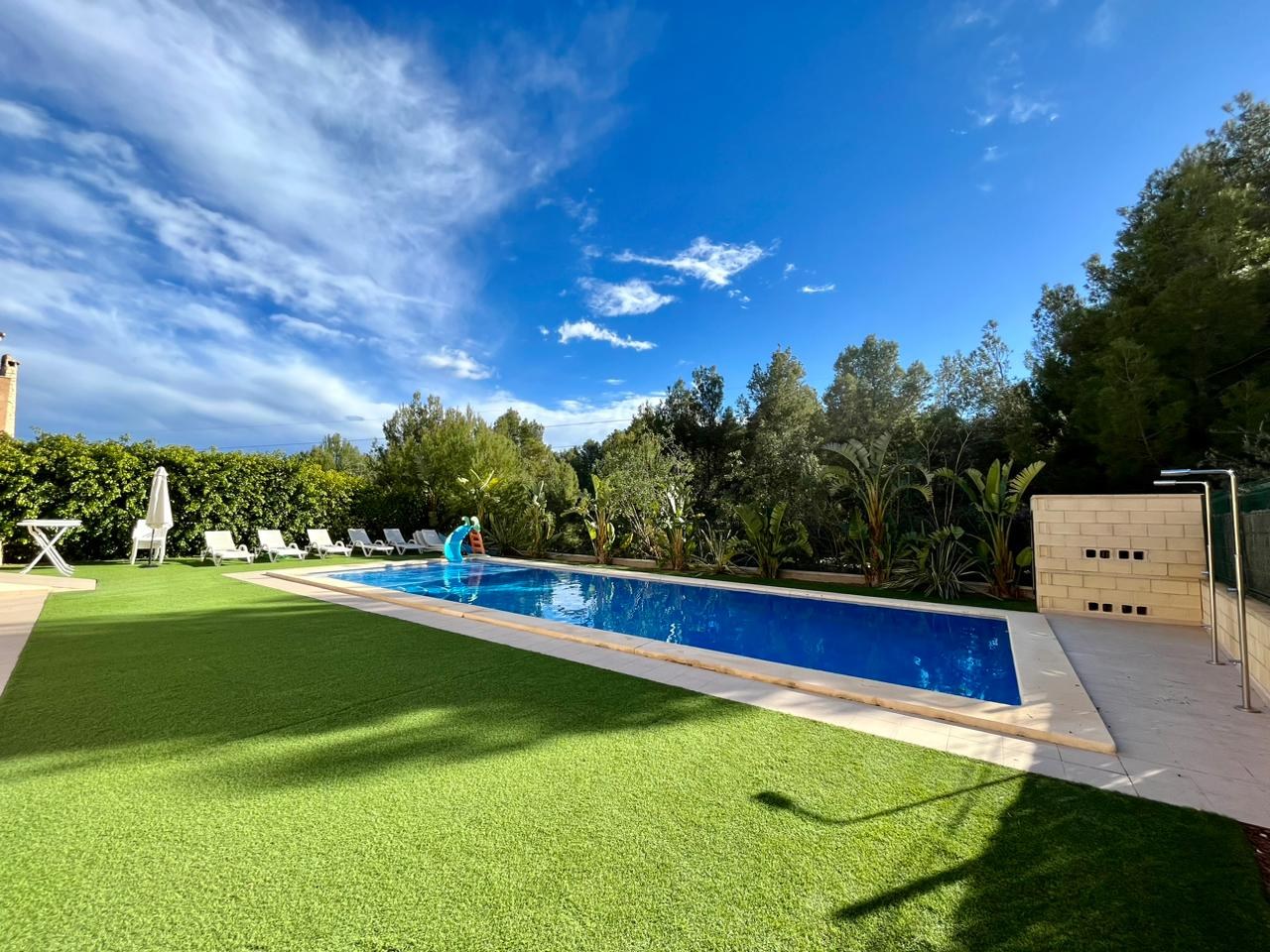 4 bedroom villa for sale in La Nucia – pool and lawn
