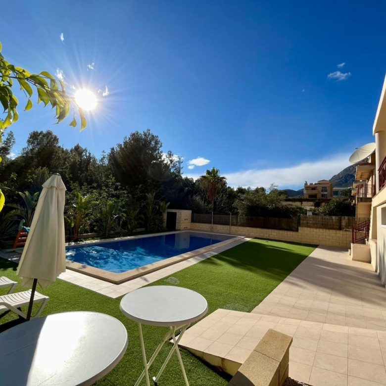 4 bedroom villa for sale in La Nucia – pool terrace