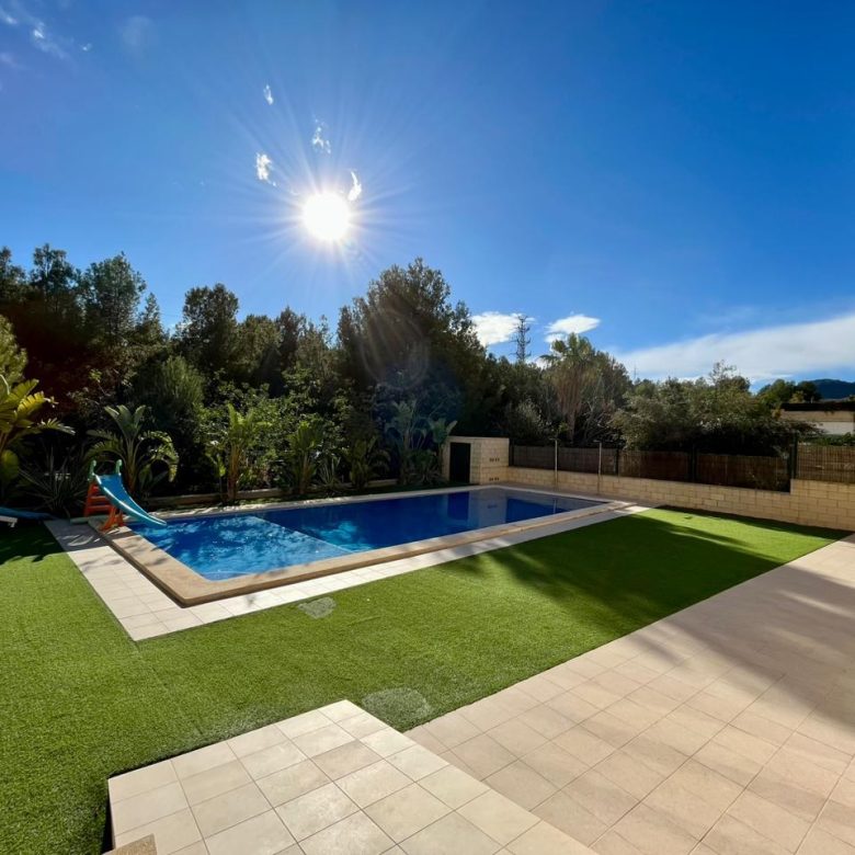 4 bedroom villa for sale in La Nucia – garden and pool