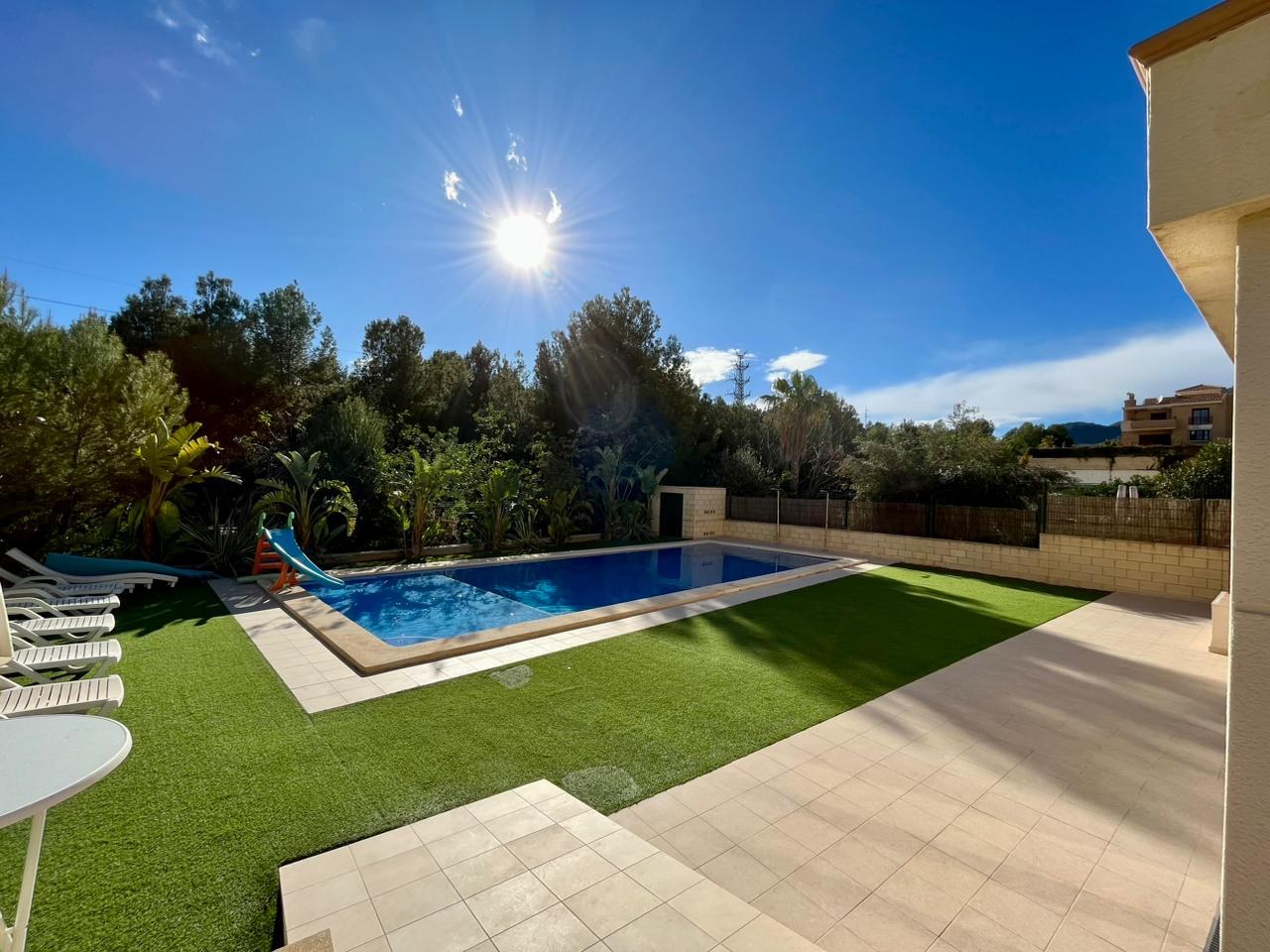 4 bedroom villa for sale in La Nucia – garden and pool