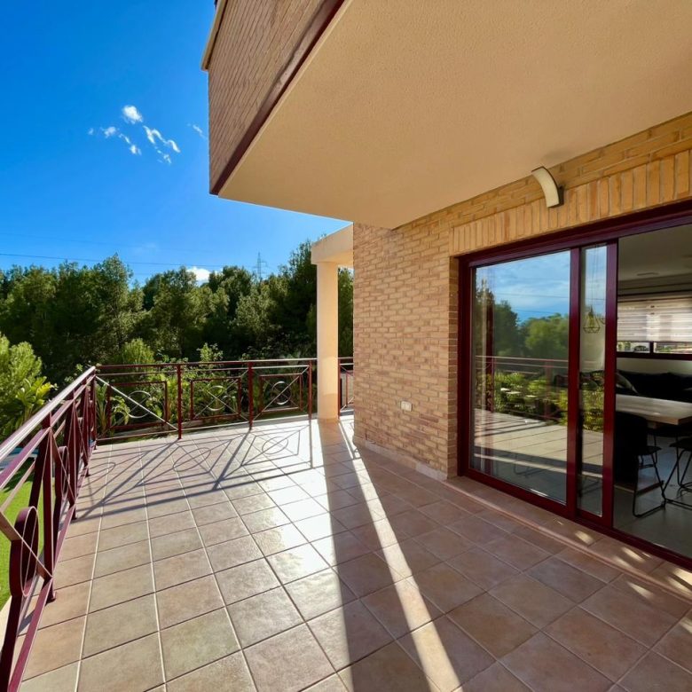 4 bedroom villa for sale in La Nucia – covered terrace