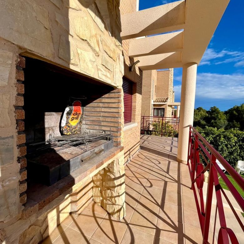 4 bedroom villa for sale in La Nucia – outdoor barbecue
