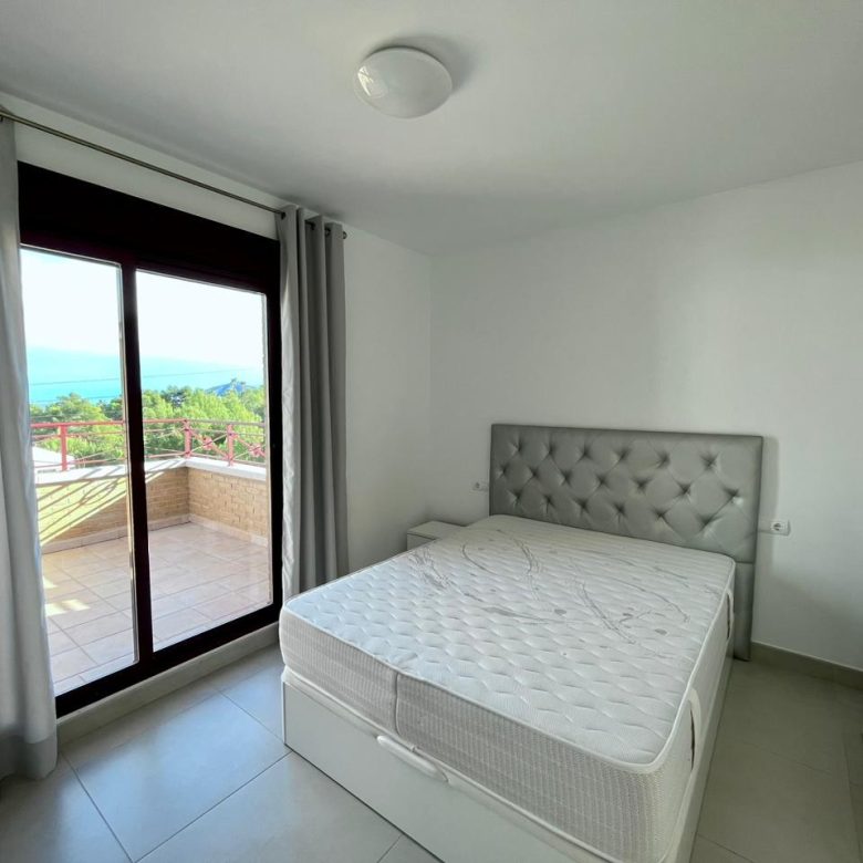 4 bedroom villa for sale in La Nucia – bedroom terrace access