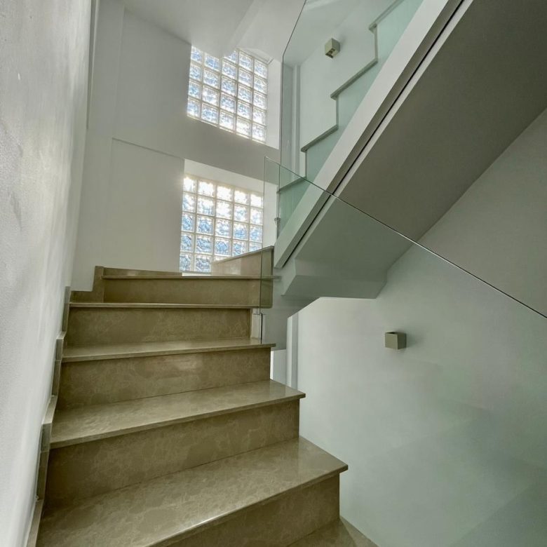 4 bedroom villa for sale in La Nucia – staircase