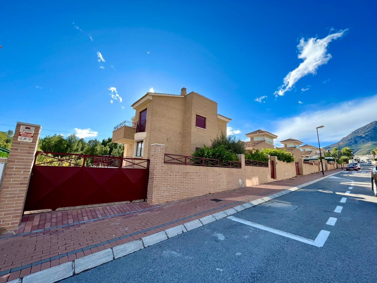 4 bedroom villa for sale in La Nucia – villa facade