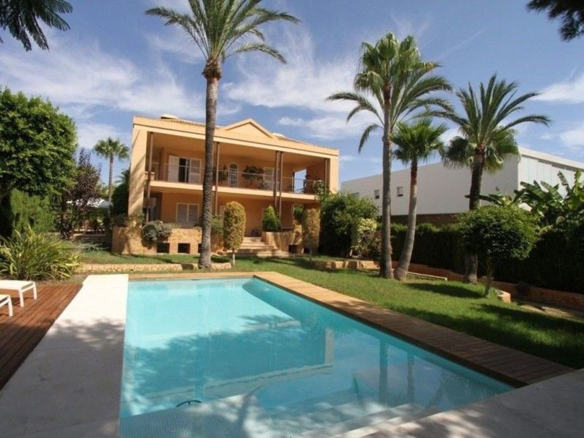 Luxury villa for sale in Benidorm Coblanca – garden and private pool