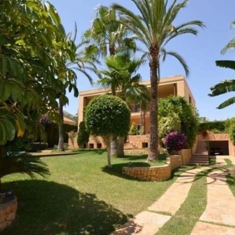 Luxury villa for sale in Benidorm Coblanca – garden and private pool