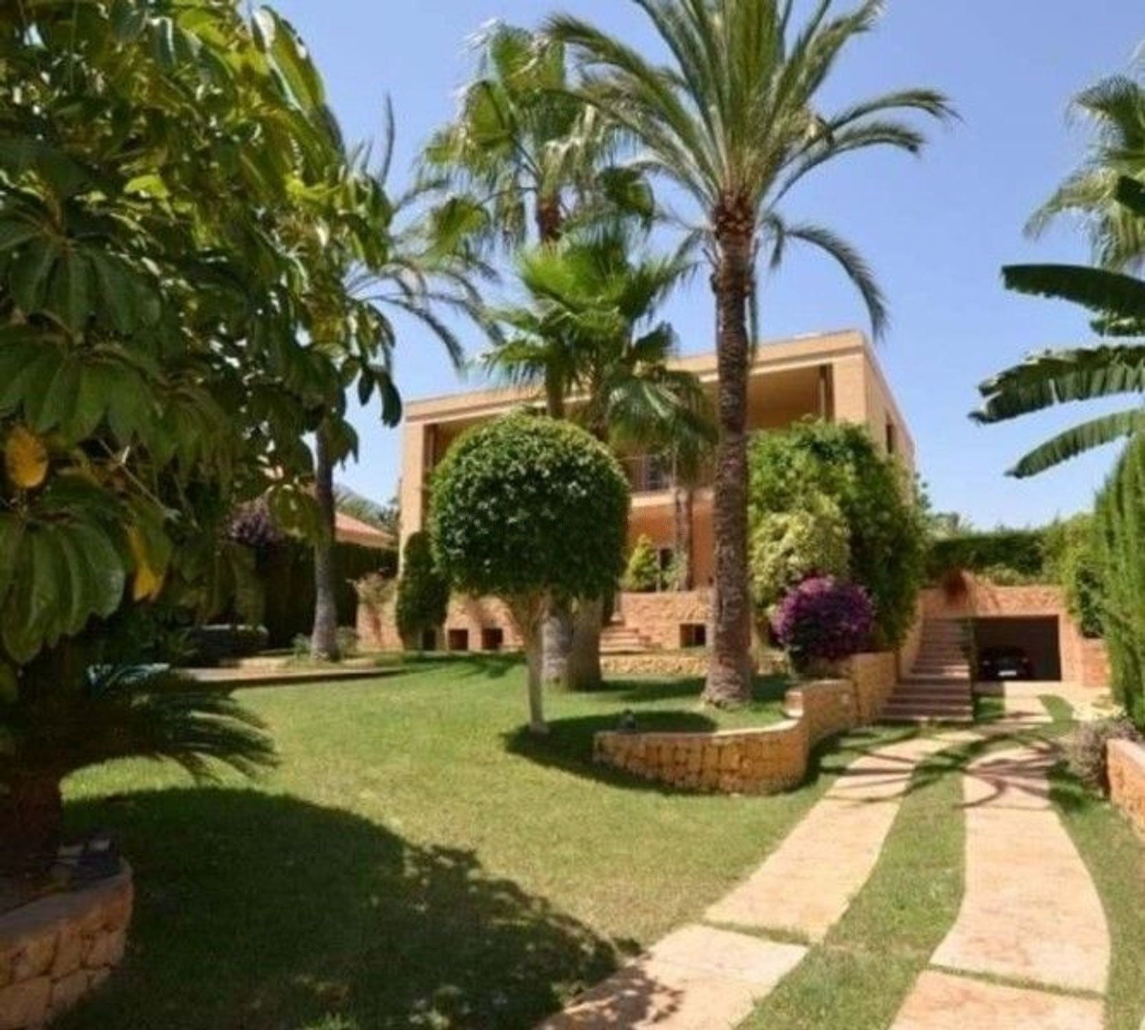 Luxury villa for sale in Benidorm Coblanca – garden and private pool