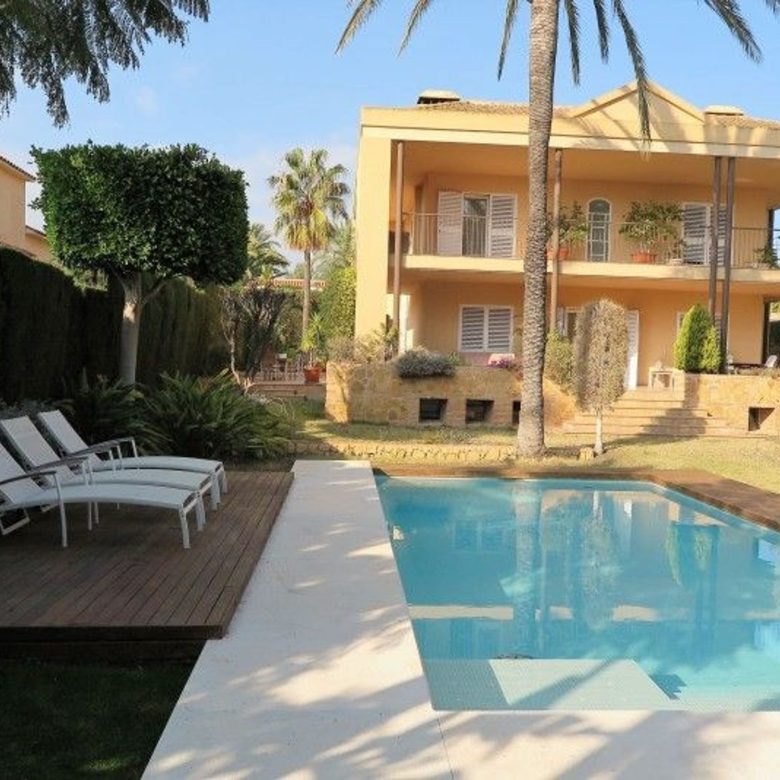 Luxury villa for sale in Benidorm Coblanca – garden and private pool