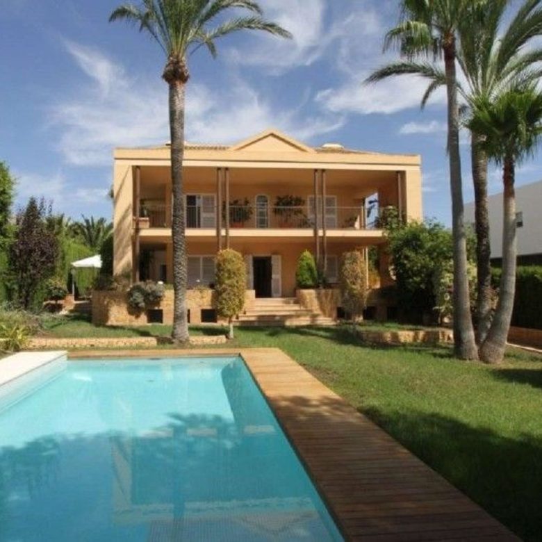 Luxury villa for sale in Benidorm Coblanca – garden and private pool