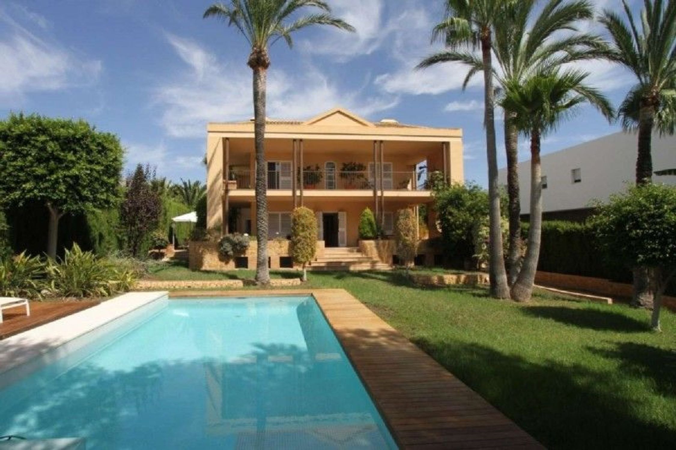 Luxury villa for sale in Benidorm Coblanca – garden and private pool