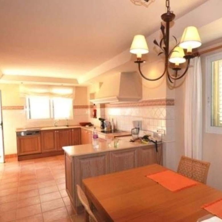 Luxury villa for sale in Benidorm Coblanca – kitchen