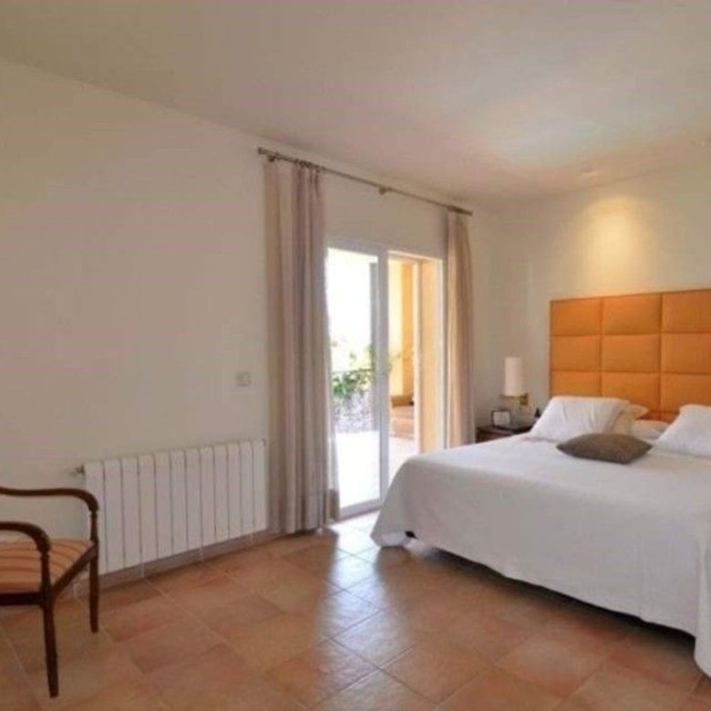 Luxury villa for sale in Benidorm Coblanca – master bedroom
