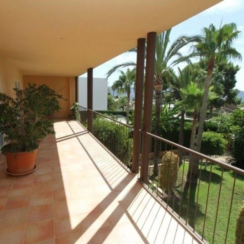 Luxury villa for sale in Benidorm Coblanca – first-floor terrace