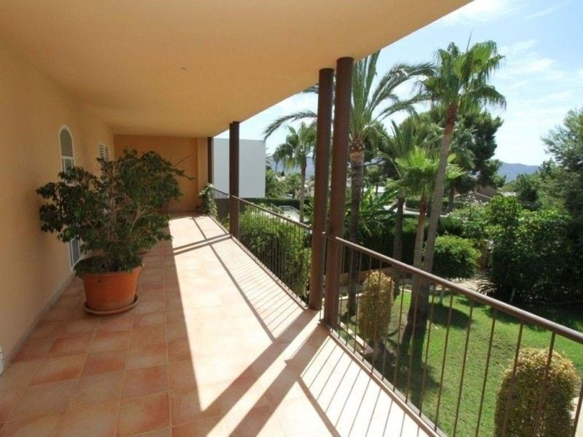Luxury villa for sale in Benidorm Coblanca – first-floor terrace