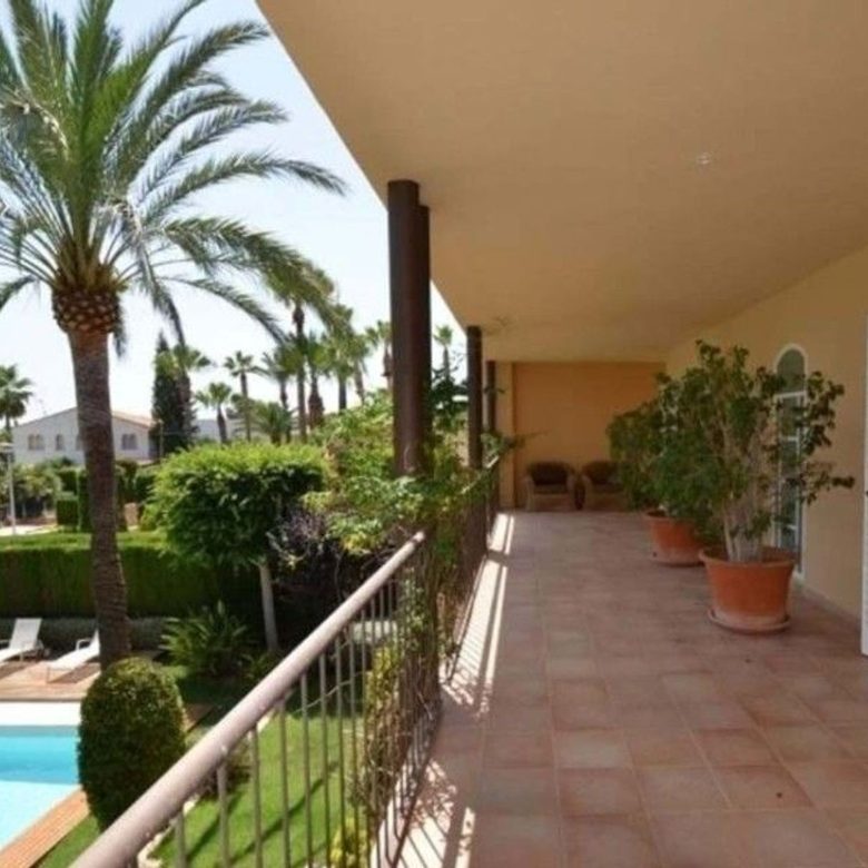 Luxury villa for sale in Benidorm Coblanca – first-floor terrace