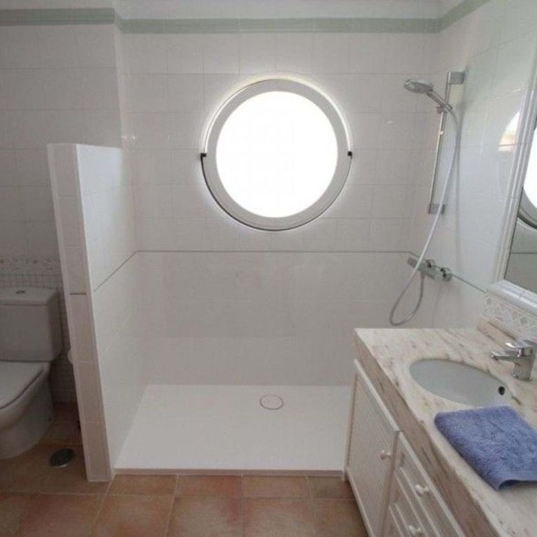 Luxury villa for sale in Benidorm Coblanca – master bathroom
