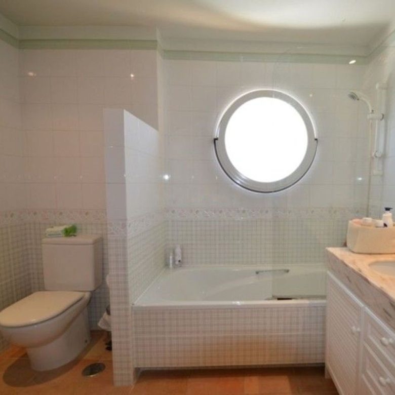 Luxury villa for sale in Benidorm Coblanca – bathroom