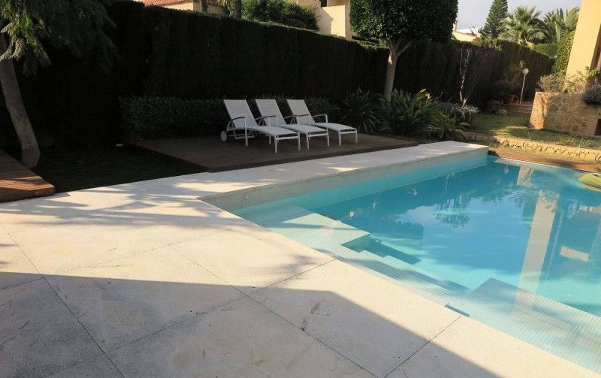 Luxury villa for sale in Benidorm Coblanca – pool, garden and facade